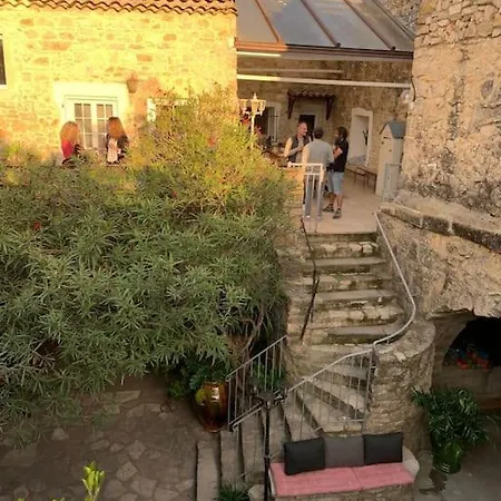 Grand De Caractère 25 Personnes Piscine *