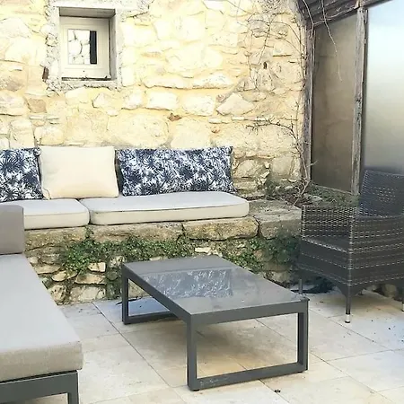 Grand De Caractère 25 Personnes Piscine