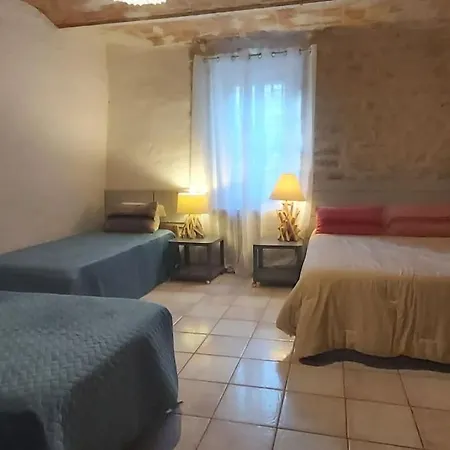 Grand De Caractère 25 Personnes Piscine *