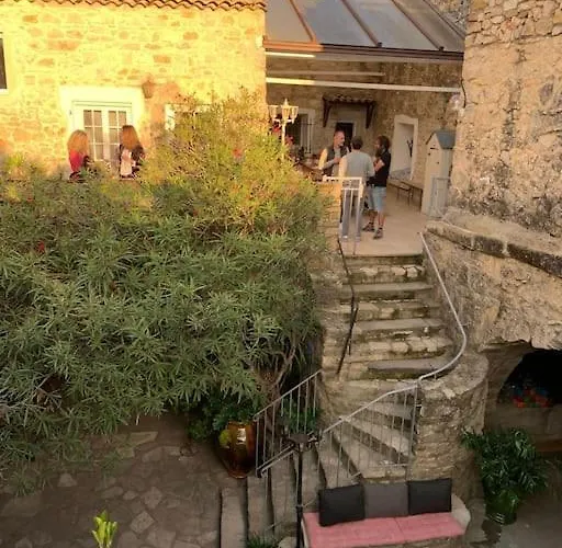 Grand De Caractere 25 Personnes Piscine *